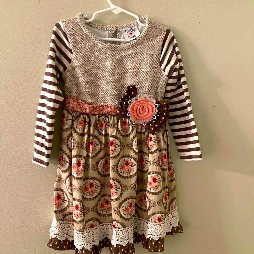 Girls or toddler 5 or 5T counting daisies dress. Gently worn, exceptionally cute